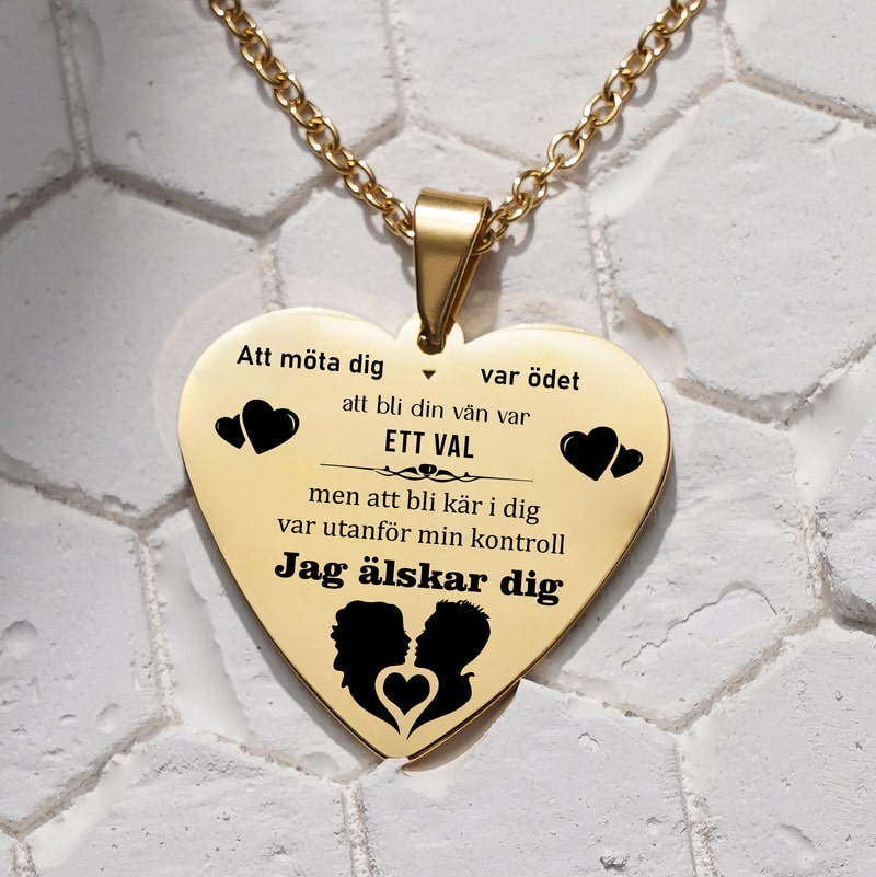 Kärlek styr världen - Graverat hjärthänge för en älskad