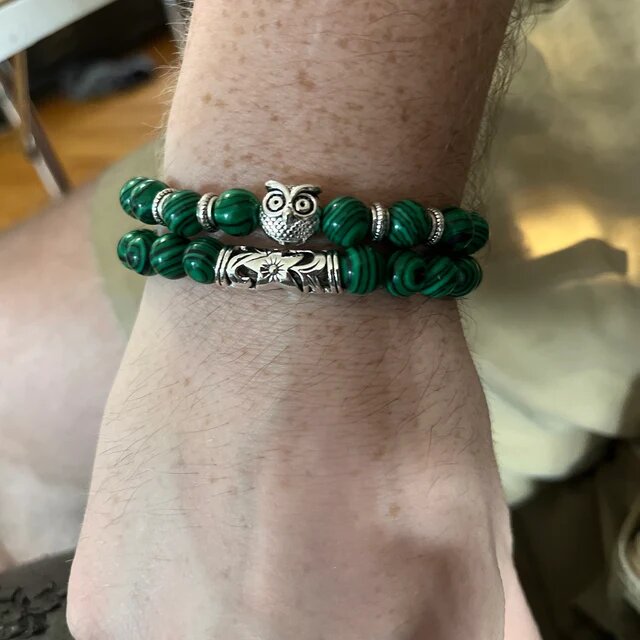 MALAKIT FREDLIG ENERGI MED UGGLCHARM LYCKLIGT ARMBAND