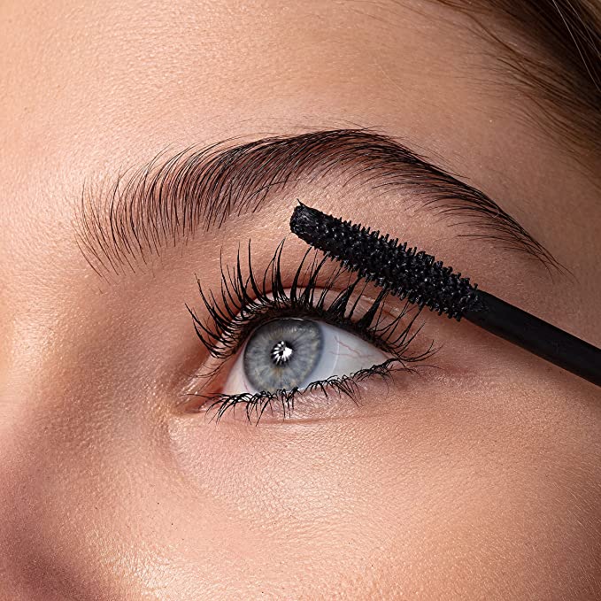 Mascara med 4D silkesfibrer